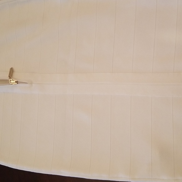 New white Marciano stretch dress - Picture 4 of 4